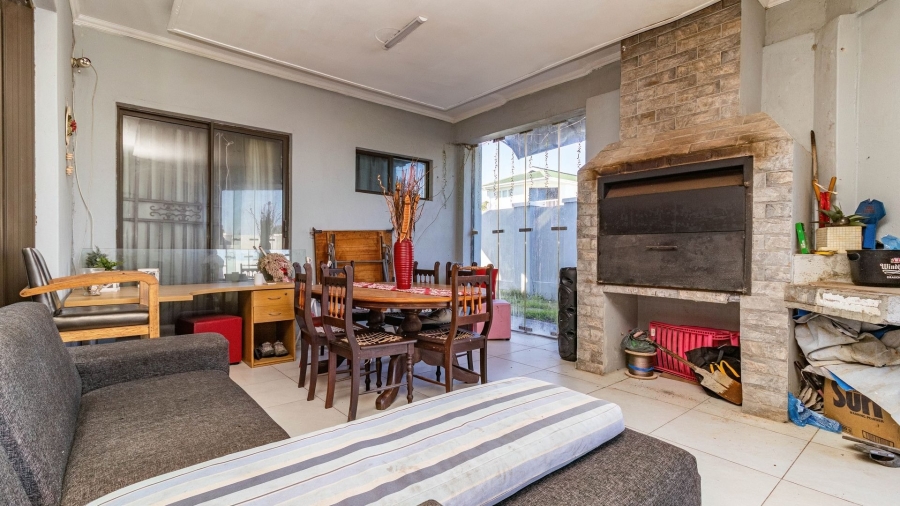 7 Bedroom Property for Sale in Kleinmond Western Cape